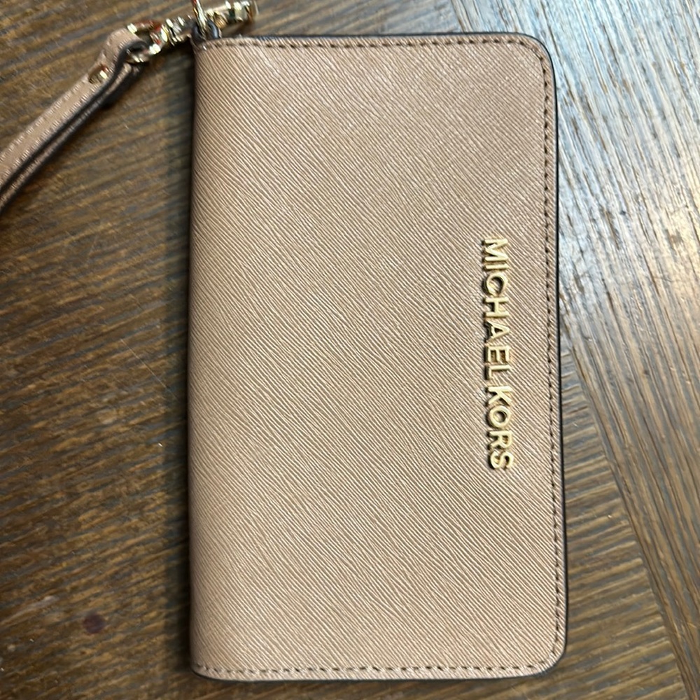 Michael Kors iPhone X wristlet